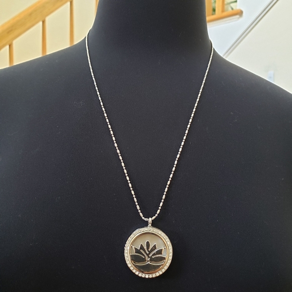 Aromatherapy Lotus Flower Locket Faux Gem Necklace - Picture 2 of 6